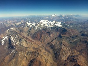 Vista da cordilheira dos andes pela janela Avião